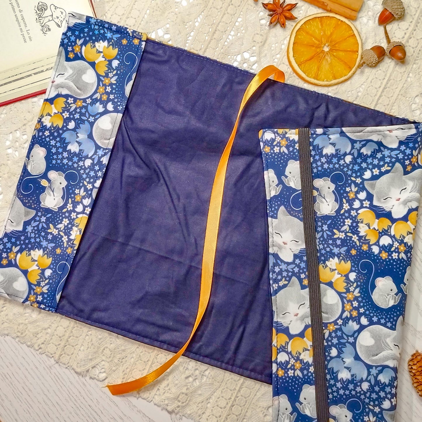 Book cover "Gatti e topi" | Custodia per libri regolabile