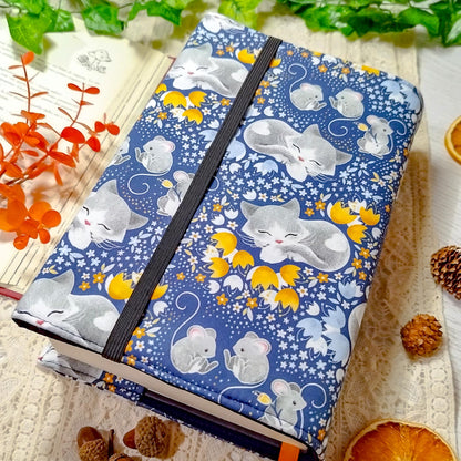 Book cover "Gatti e topi" | Custodia per libri regolabile