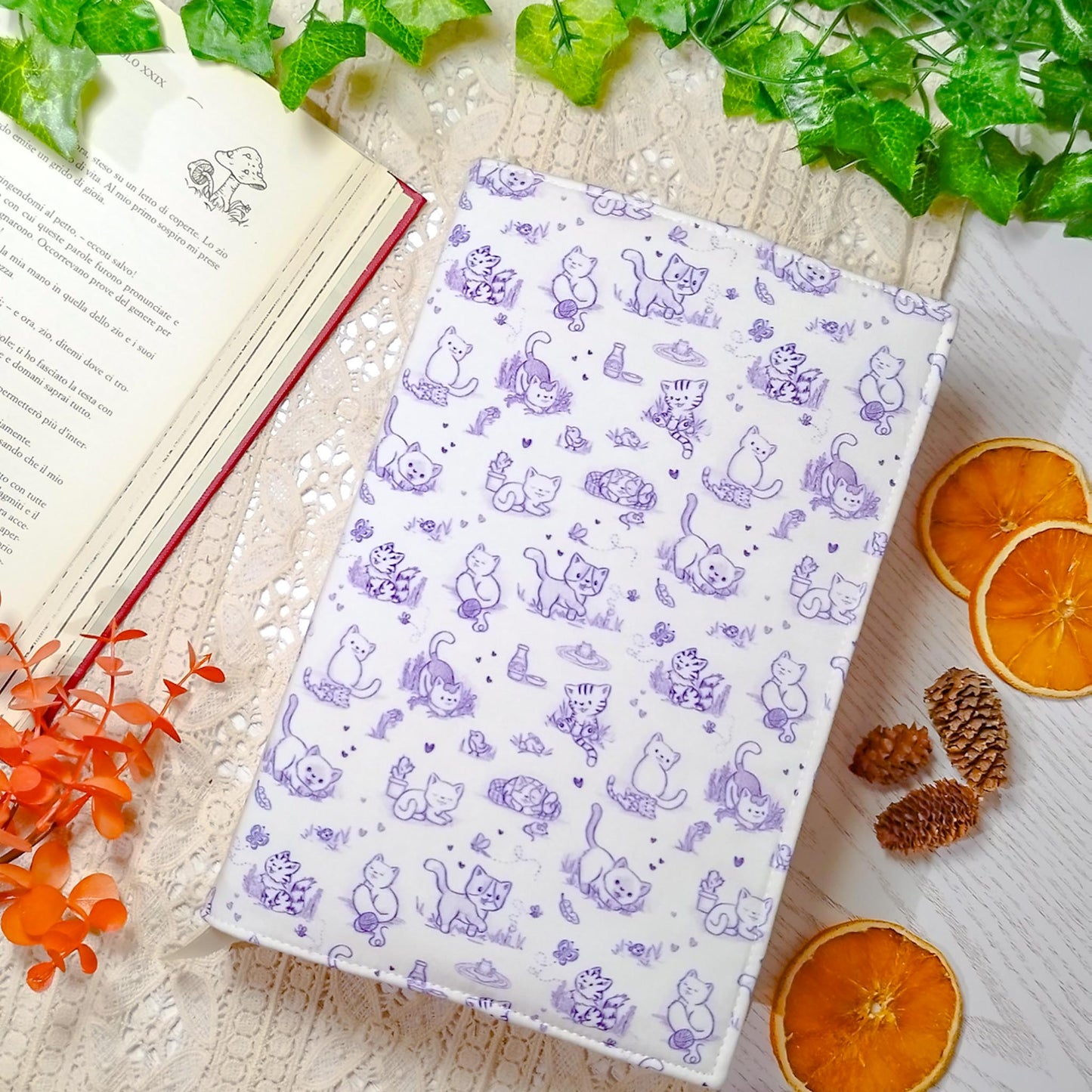 Book cover "Gatti in giardino" | Custodia per libri regolabile