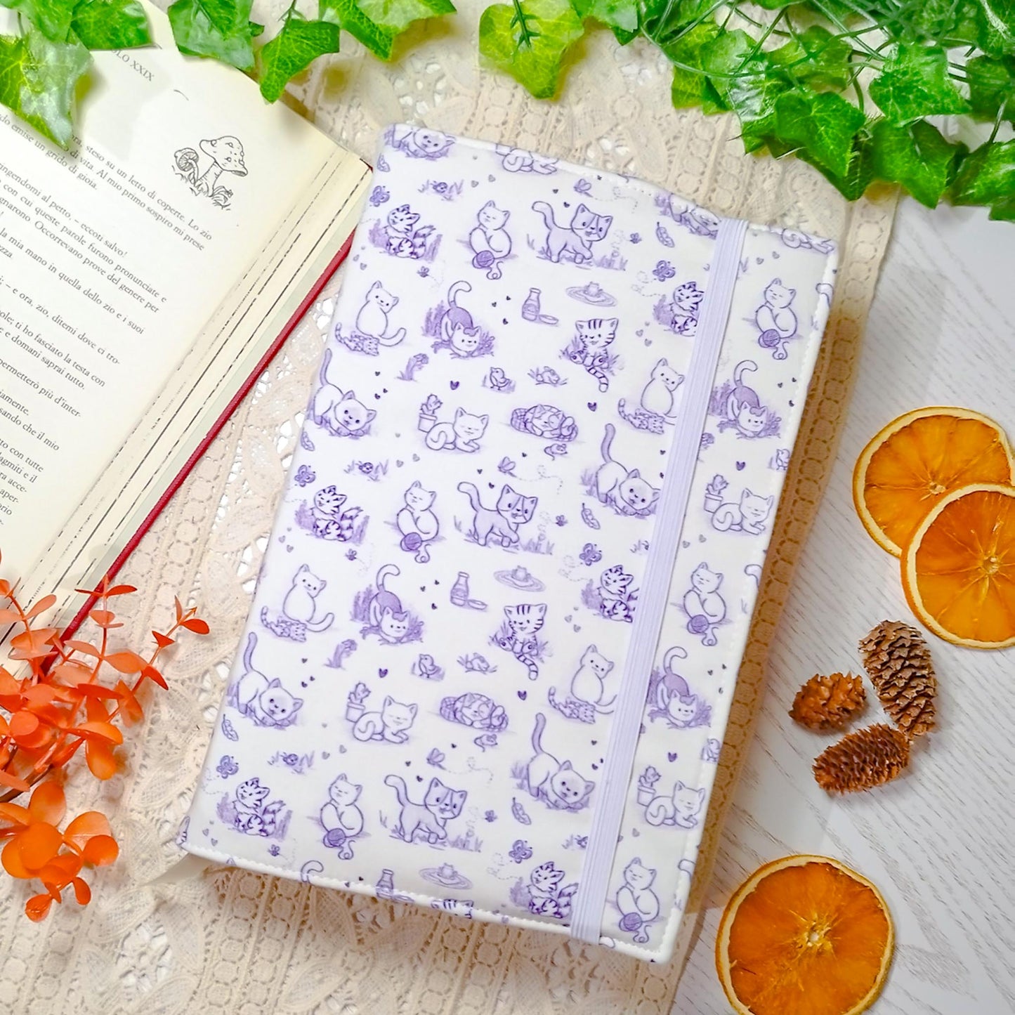 Book cover "Gatti in giardino" | Custodia per libri regolabile