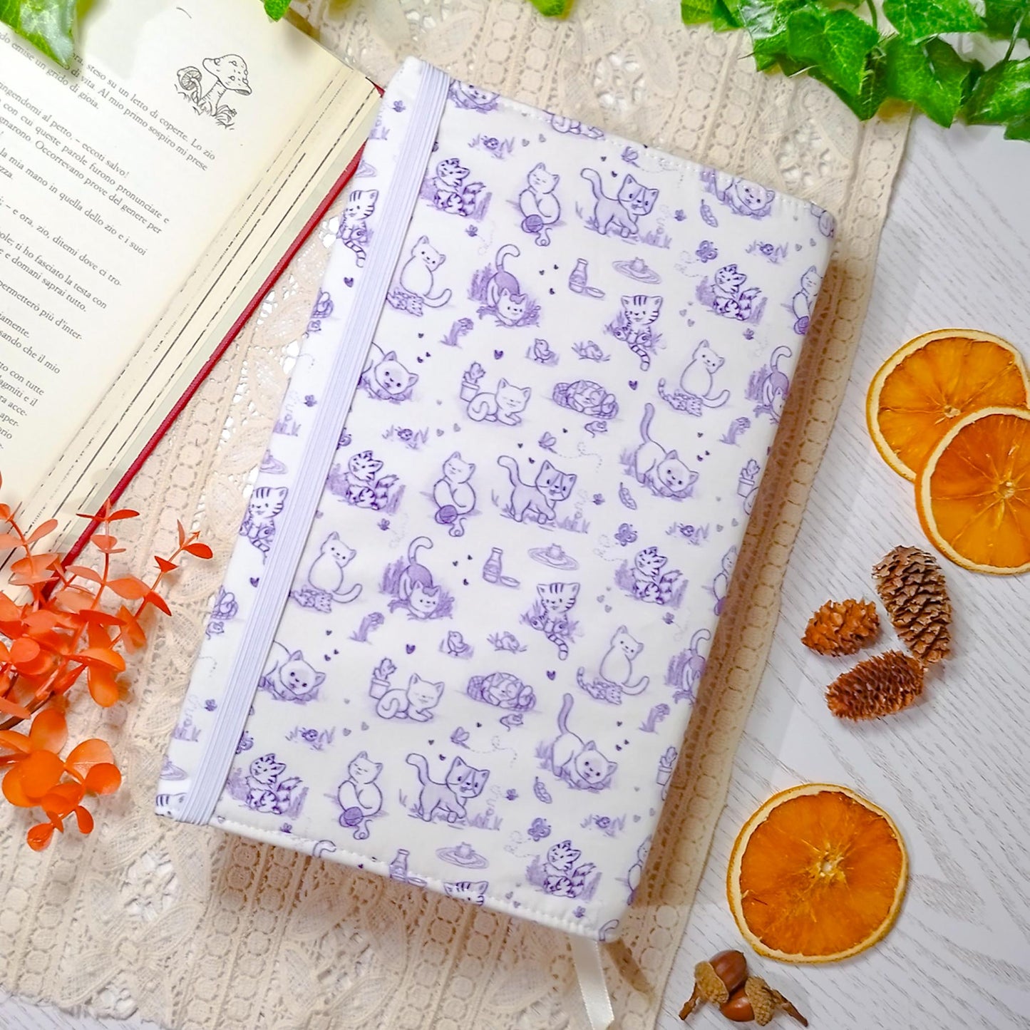 Book cover "Gatti in giardino" | Custodia per libri regolabile