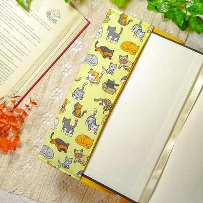 Book cover "Gatti nelle scatole" | Custodia per libri regolabile