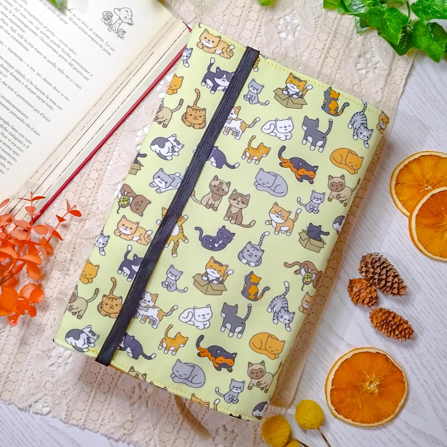 Book cover "Gatti nelle scatole" | Custodia per libri regolabile