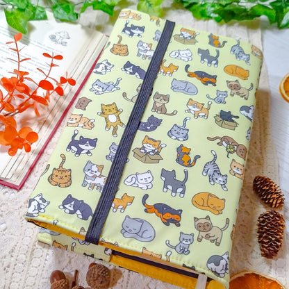 Book cover "Gatti nelle scatole" | Custodia per libri regolabile