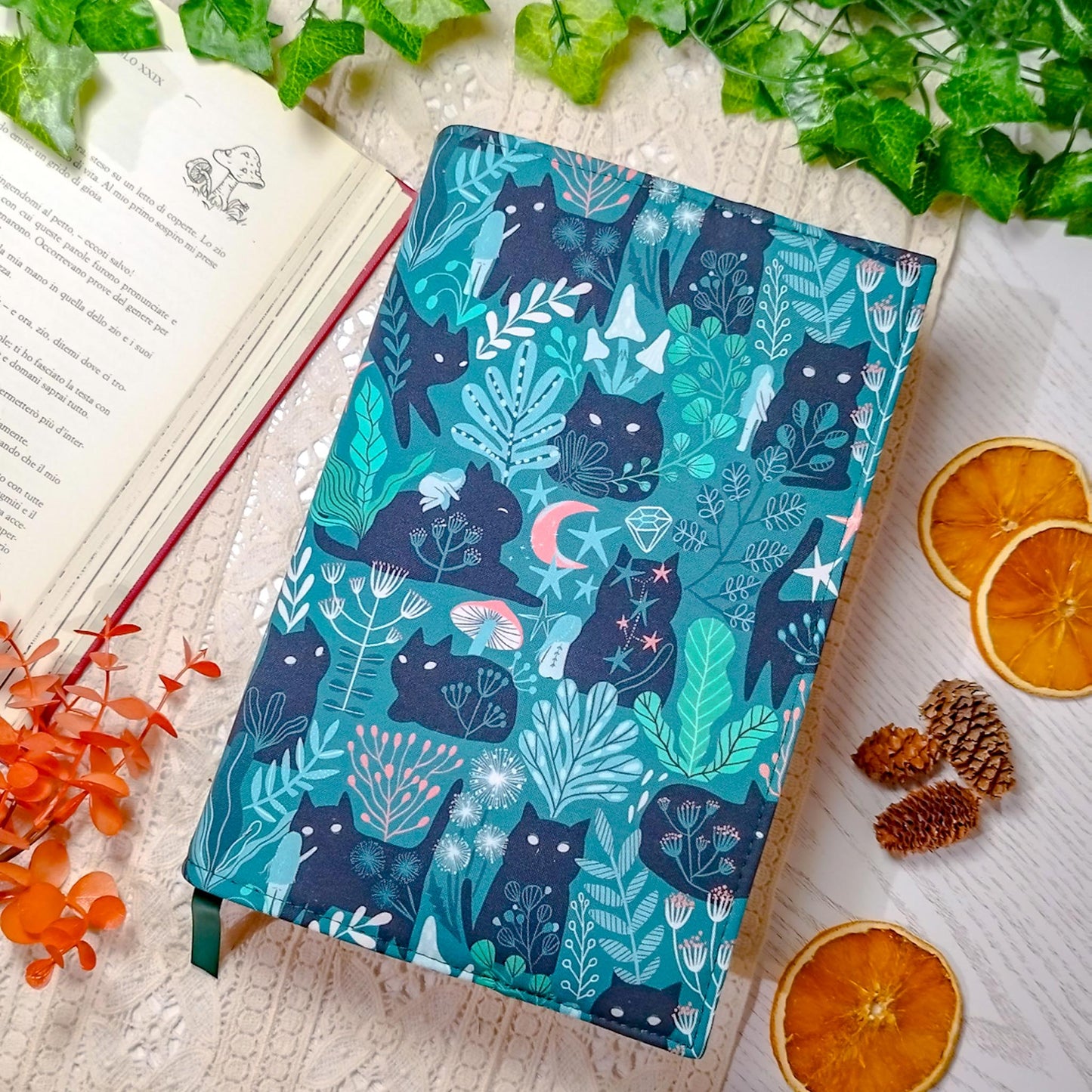 Book cover "Gatti neri nel bosco" | Custodia per libri regolabile