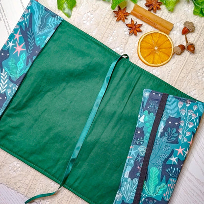 Book cover "Gatti neri nel bosco" | Custodia per libri regolabile