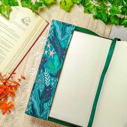 Book cover "Gatti neri nel bosco" | Custodia per libri regolabile