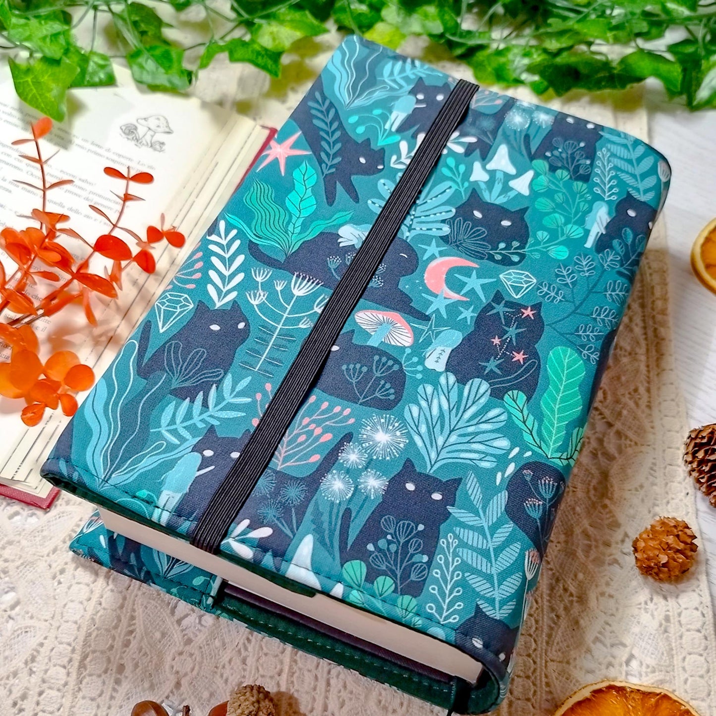 Book cover "Gatti neri nel bosco" | Custodia per libri regolabile