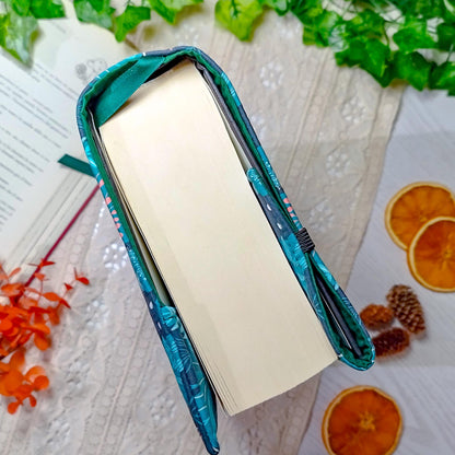 Book cover "Gatti neri nel bosco" | Custodia per libri regolabile