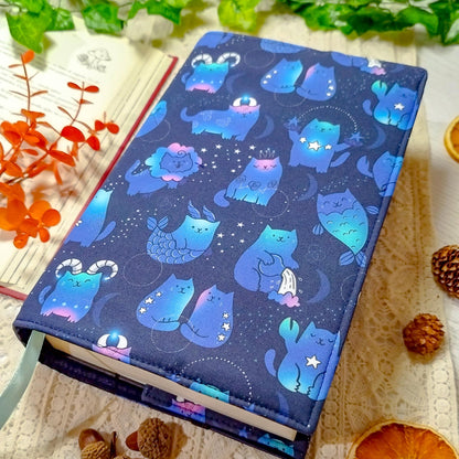 Book cover "Gatti zodiaco" | Custodia per libri regolabile