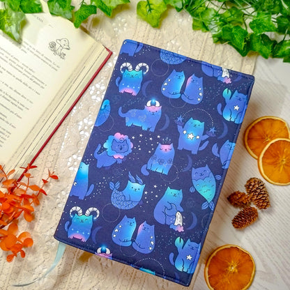 Book cover "Gatti zodiaco" | Custodia per libri regolabile