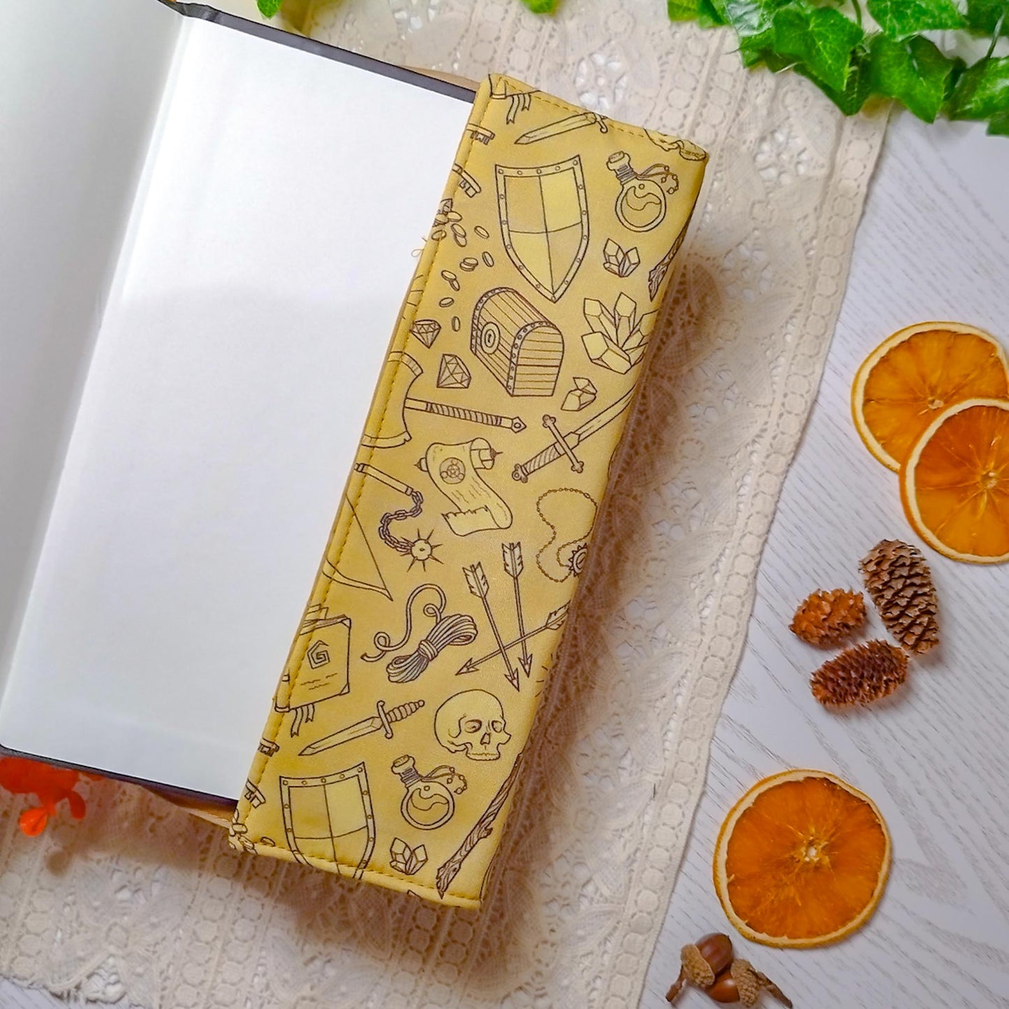 Book cover "Oggetti fantasy marrone" | Custodia per libri regolabile