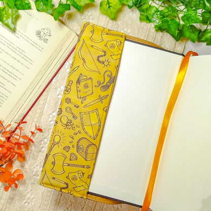 Book cover "Oggetti fantasy marrone" | Custodia per libri regolabile