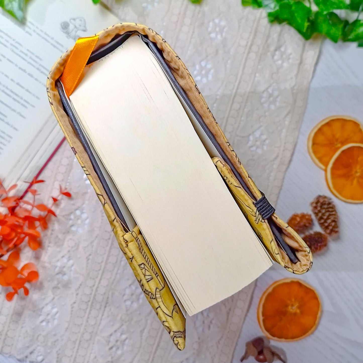 Book cover "Oggetti fantasy marrone" | Custodia per libri regolabile