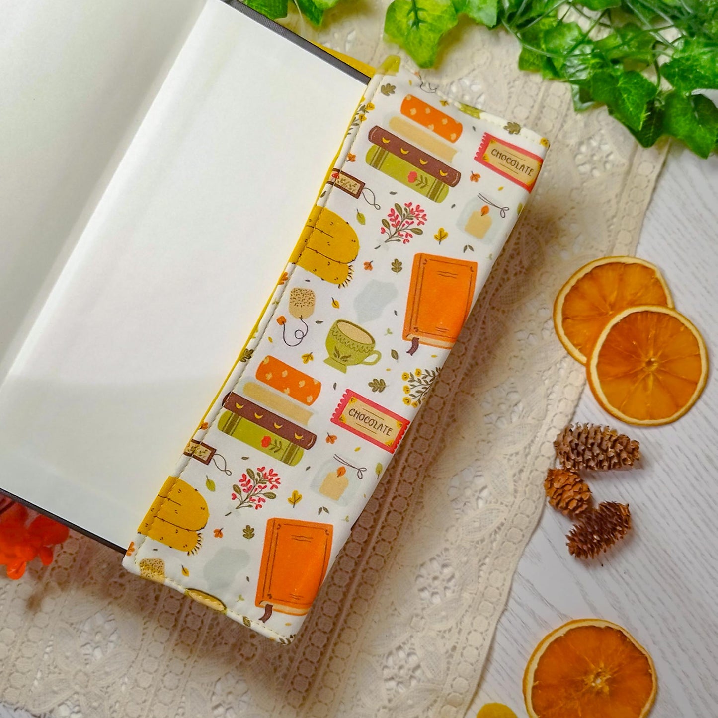 Book cover "Libri in autunno" | Custodia per libri regolabile