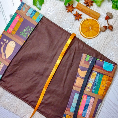 Book cover "Libri sugli scaffali" | Custodia per libri regolabile