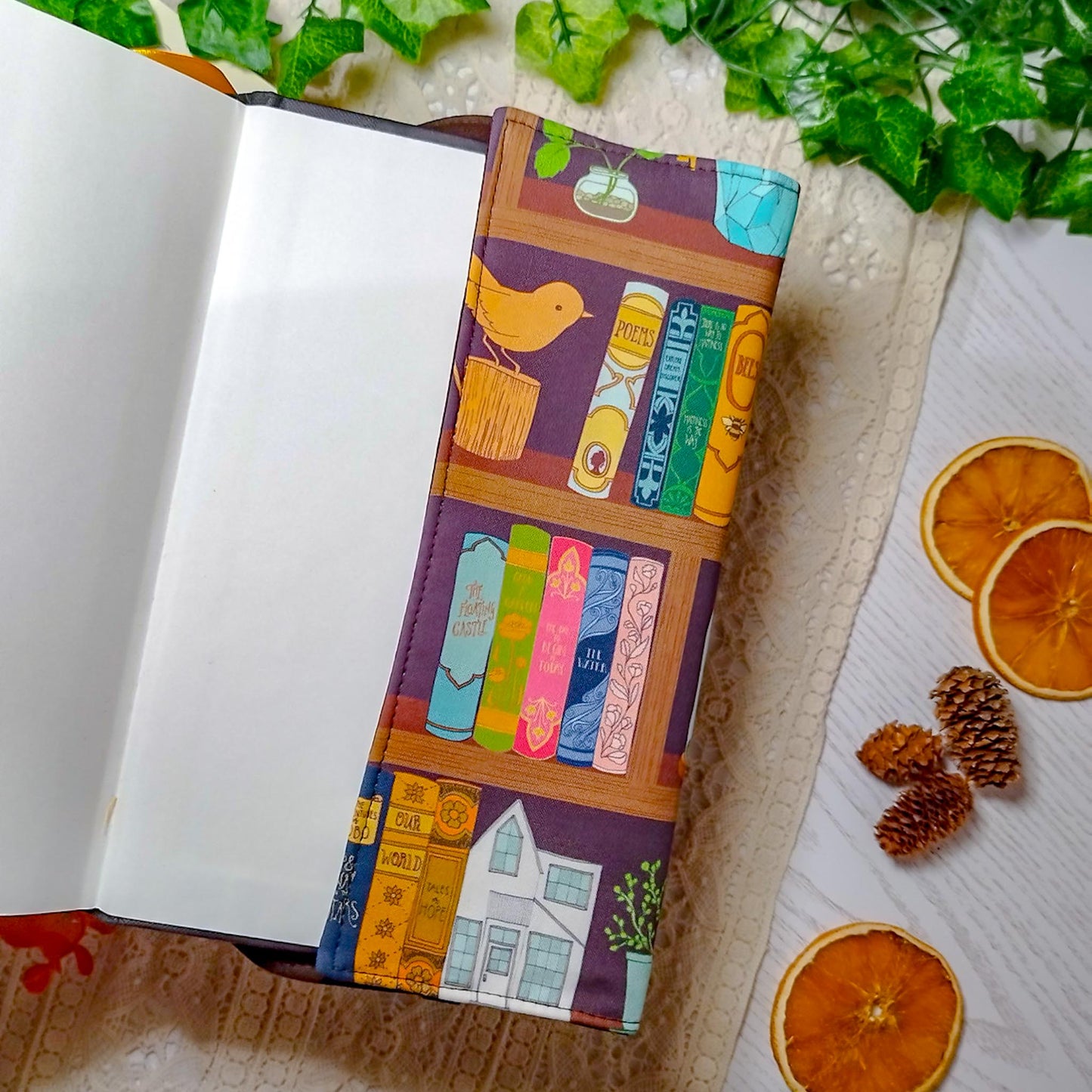 Book cover "Libri sugli scaffali" | Custodia per libri regolabile