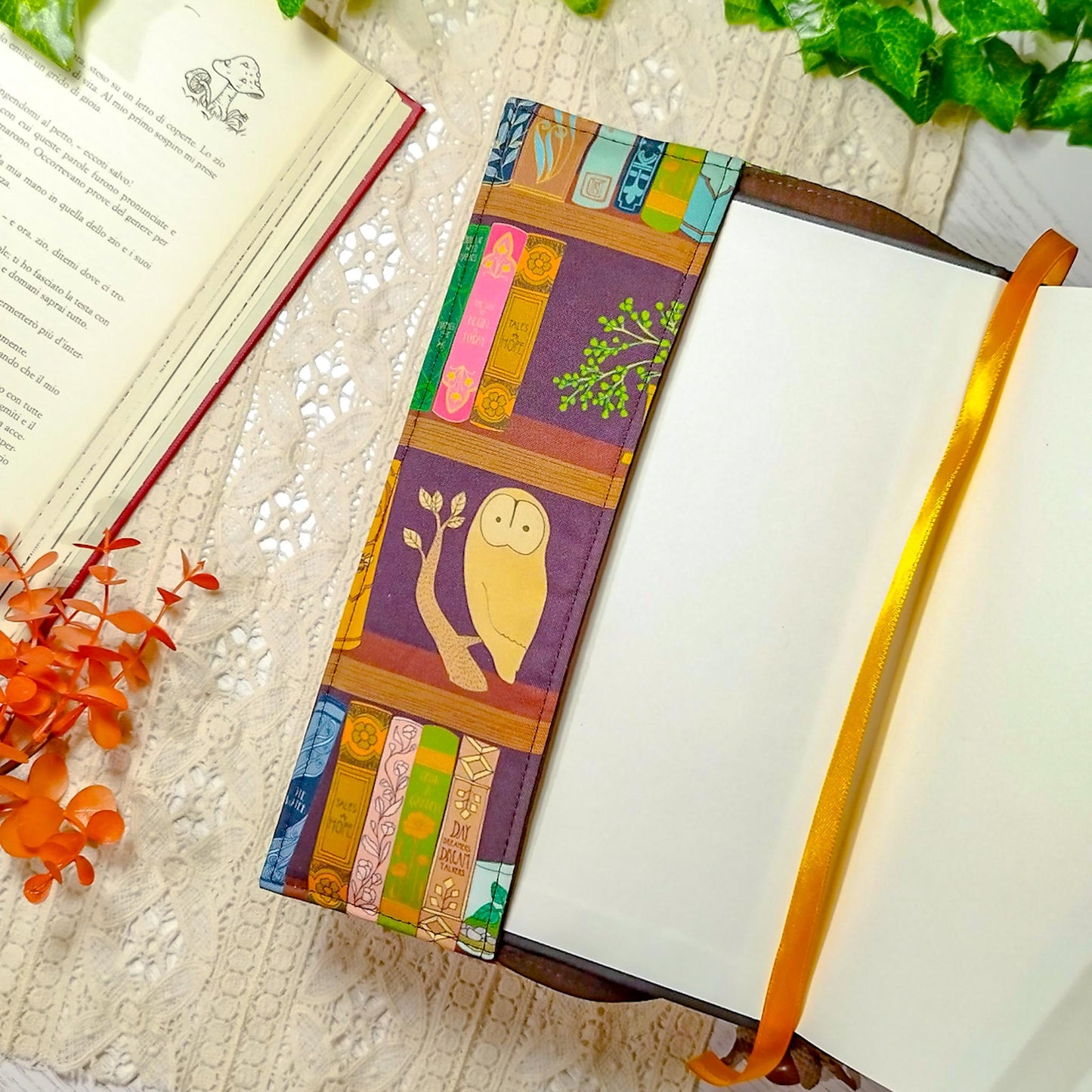 Book cover "Libri sugli scaffali" | Custodia per libri regolabile