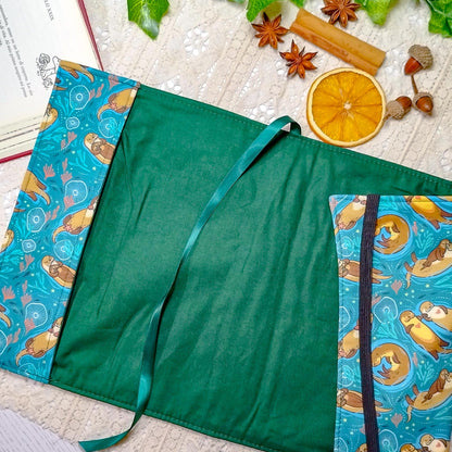 Book cover "Lontre innamorate" | Custodia per libri regolabile