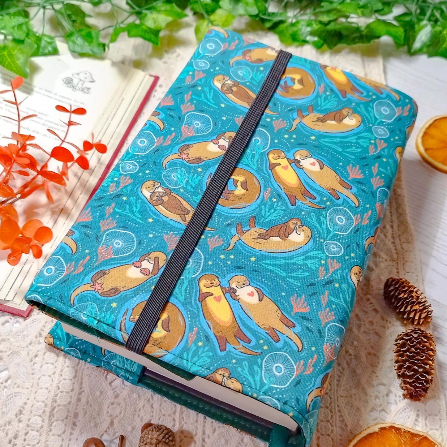 Book cover "Lontre innamorate" | Custodia per libri regolabile