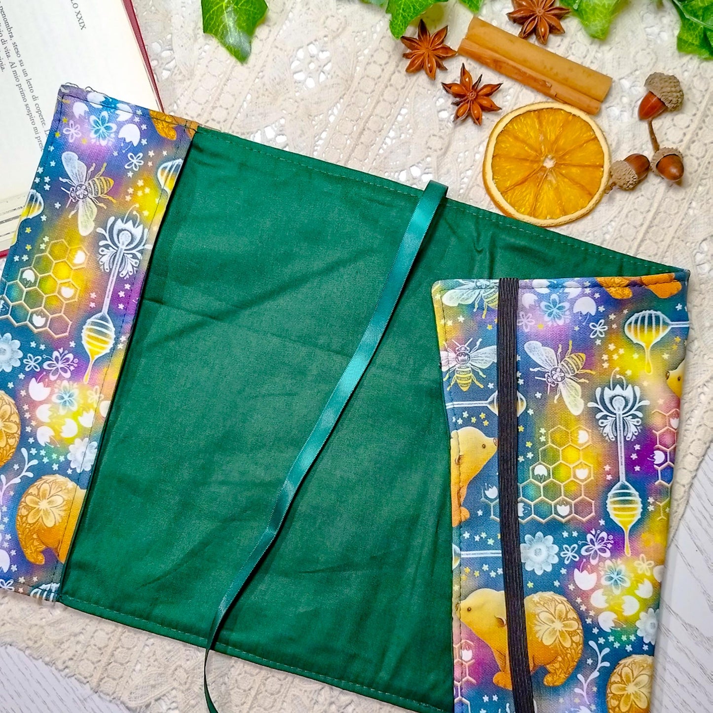 Book cover "Orsi e api" | Custodia per libri regolabile