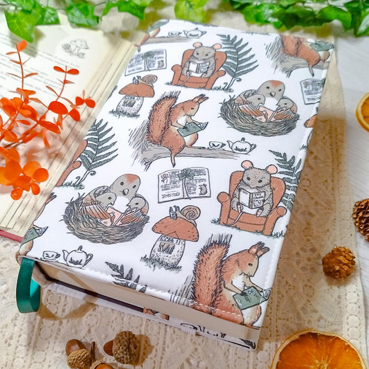 Book cover "Scoiattoli e topi" | Custodia per libri regolabile