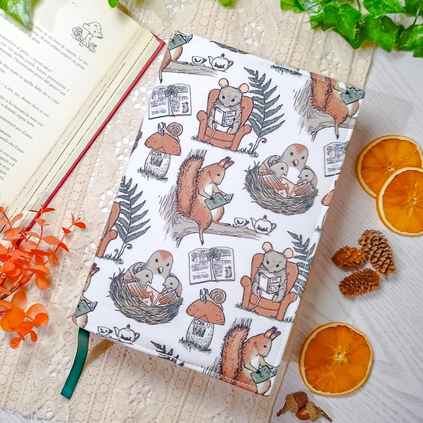Book cover "Scoiattoli e topi" | Custodia per libri regolabile