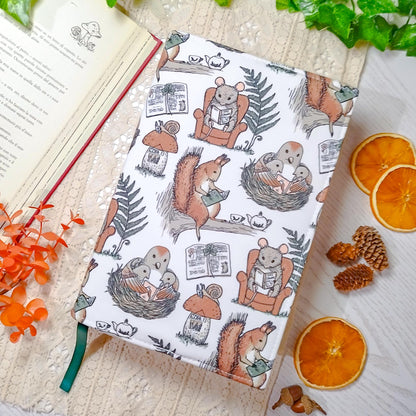 Book cover "Scoiattoli e topi" | Custodia per libri regolabile