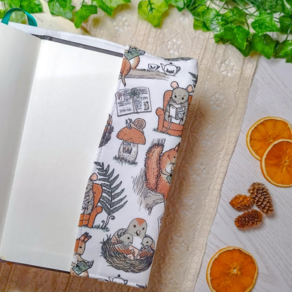 Book cover "Scoiattoli e topi" | Custodia per libri regolabile