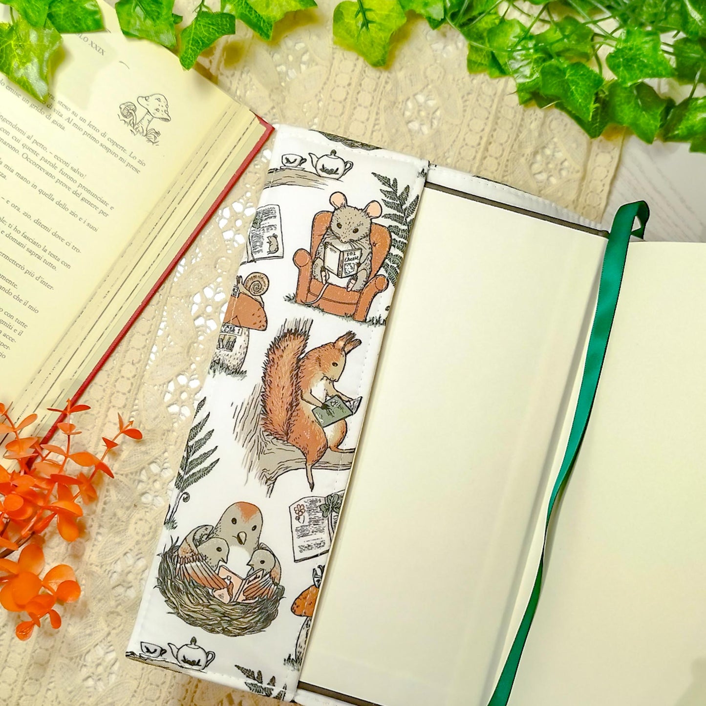 Book cover "Scoiattoli e topi" | Custodia per libri regolabile