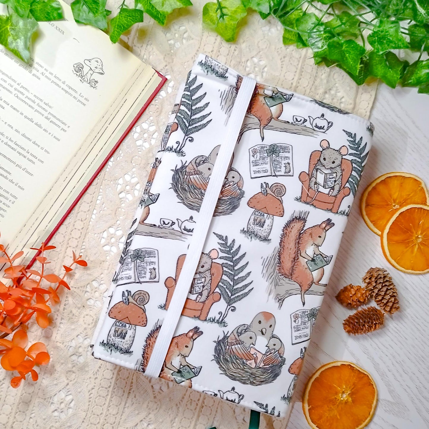 Book cover "Scoiattoli e topi" | Custodia per libri regolabile