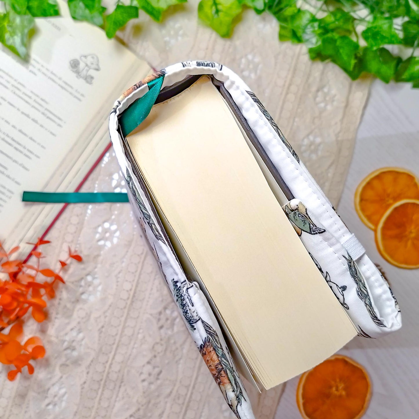 Book cover "Scoiattoli e topi" | Custodia per libri regolabile