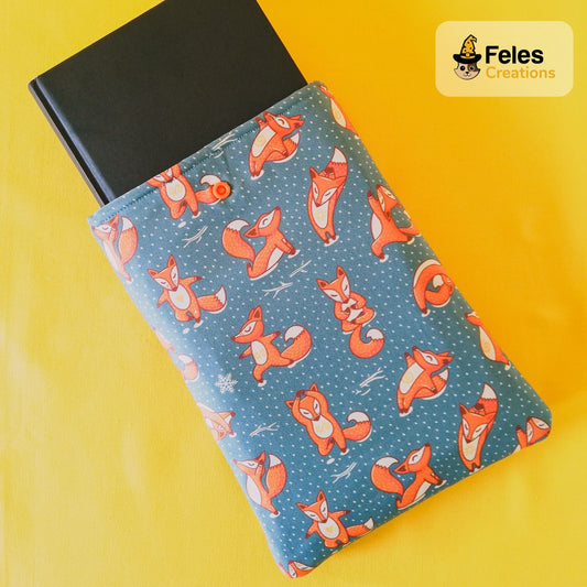 Book sleeve a tema "Volpi che fanno yoga" | Custodia per libri e cover Kindle