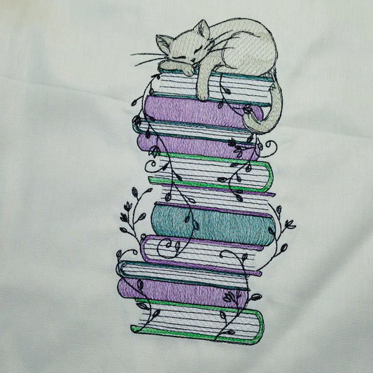 
Borsa_shopper_ricamata_fantasy_gatto_che_dorme_sui_libri_panna_-_dettaglio_ricamo