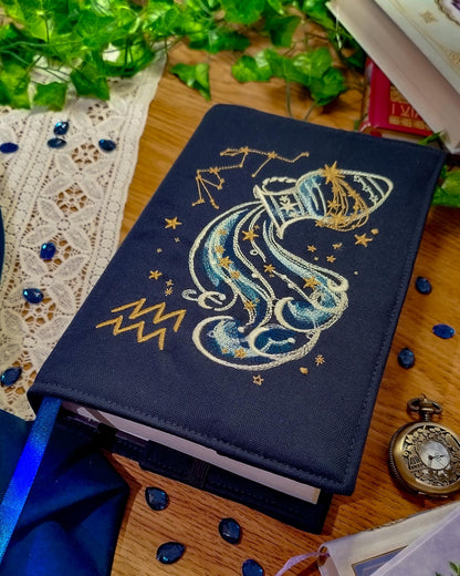 Cover per libri ricamata zodiaco acquario - fronte