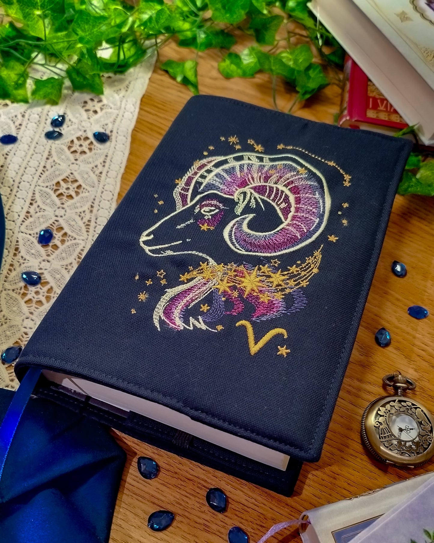 Cover per libri ricamata zodiaco ariete - copertina
