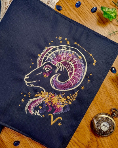 Cover per libri ricamata zodiaco ariete - dettaglio