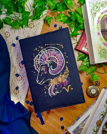 Cover per libri ricamata zodiaco ariete - fronte