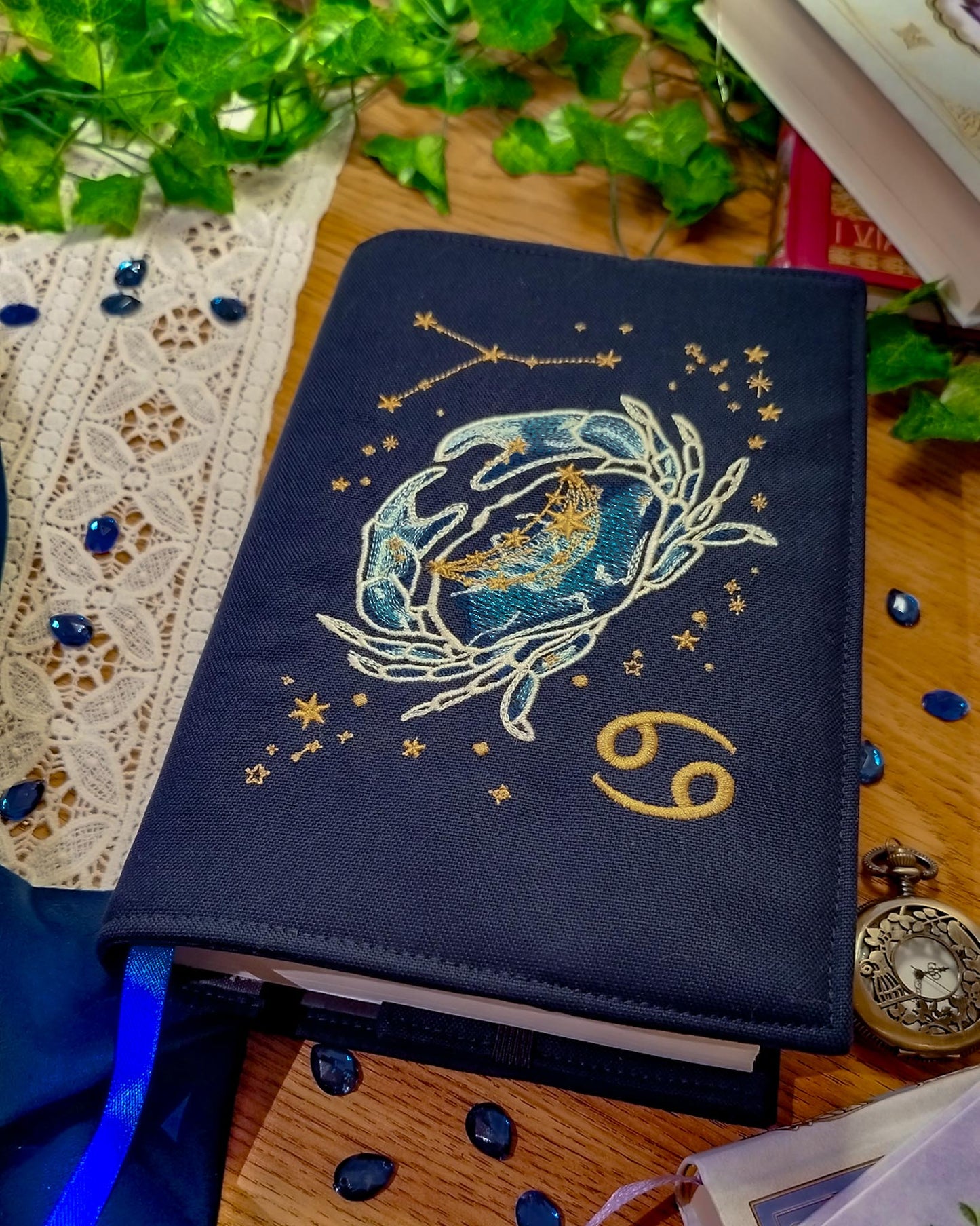 Cover per libri ricamata zodiaco cancro - copertina