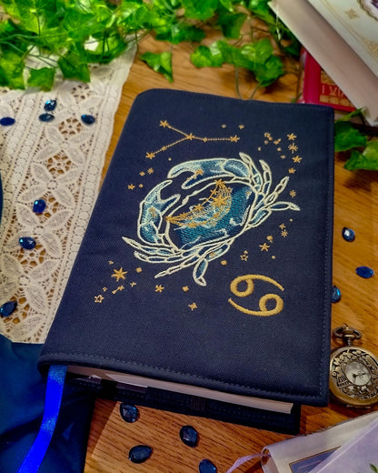 Cover per libri ricamata zodiaco cancro - copertina