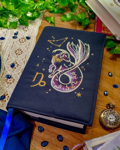 Cover per libri ricamata zodiaco capricorno - copertina