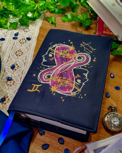 Cover per libri ricamata zodiaco gemelli - copertina