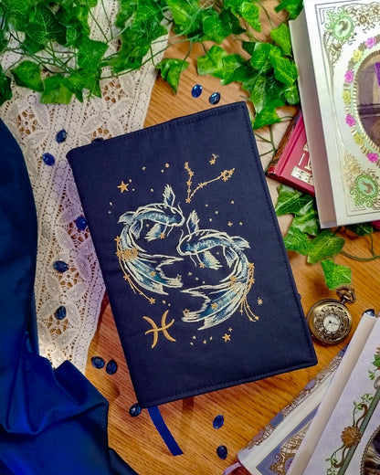 Cover per libri ricamata zodiaco pesci - fronte