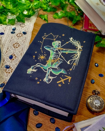 Cover per libri ricamata zodiaco sagittario - copertina