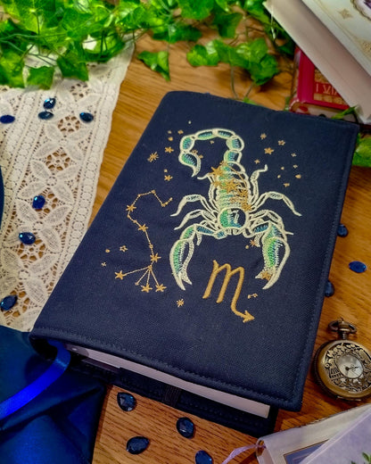 Cover per libri ricamata zodiaco scorpione - copertina