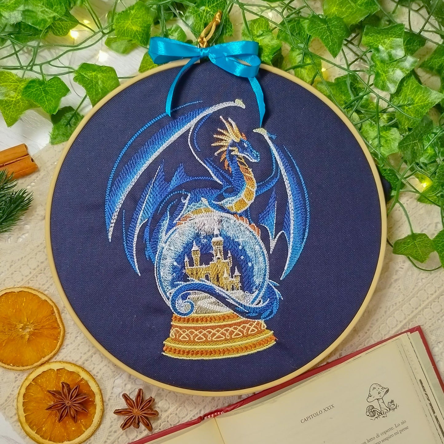 Decoro da parete a tema Natale "Drago sul globo di neve"