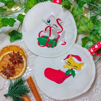 Decoro per l'albero di Natale ricamato Gattino e albero