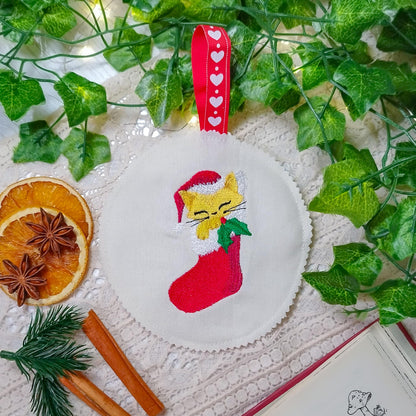 Decoro per l'albero di Natale ricamato Gatto nella calza