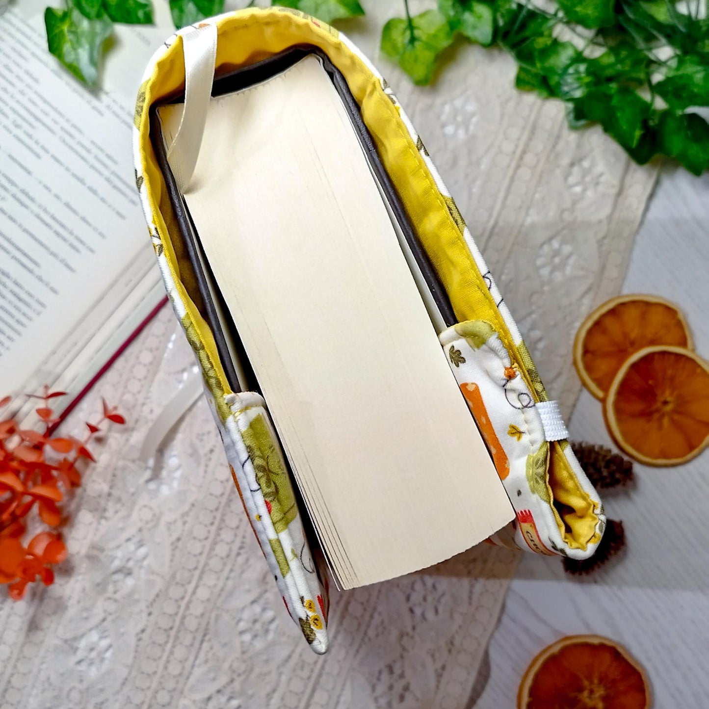 Book cover "Libri in autunno" | Custodia per libri regolabile