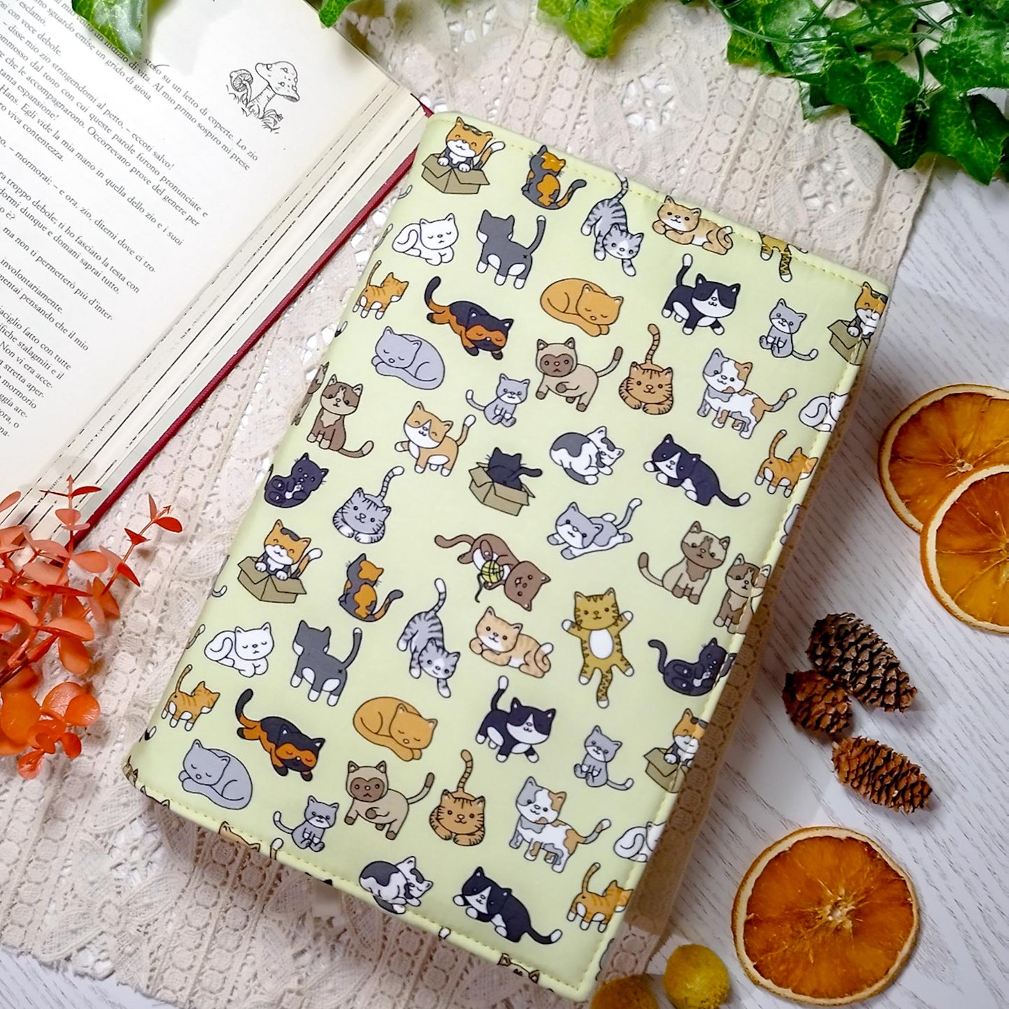Book cover "Gatti nelle scatole" | Custodia per libri regolabile